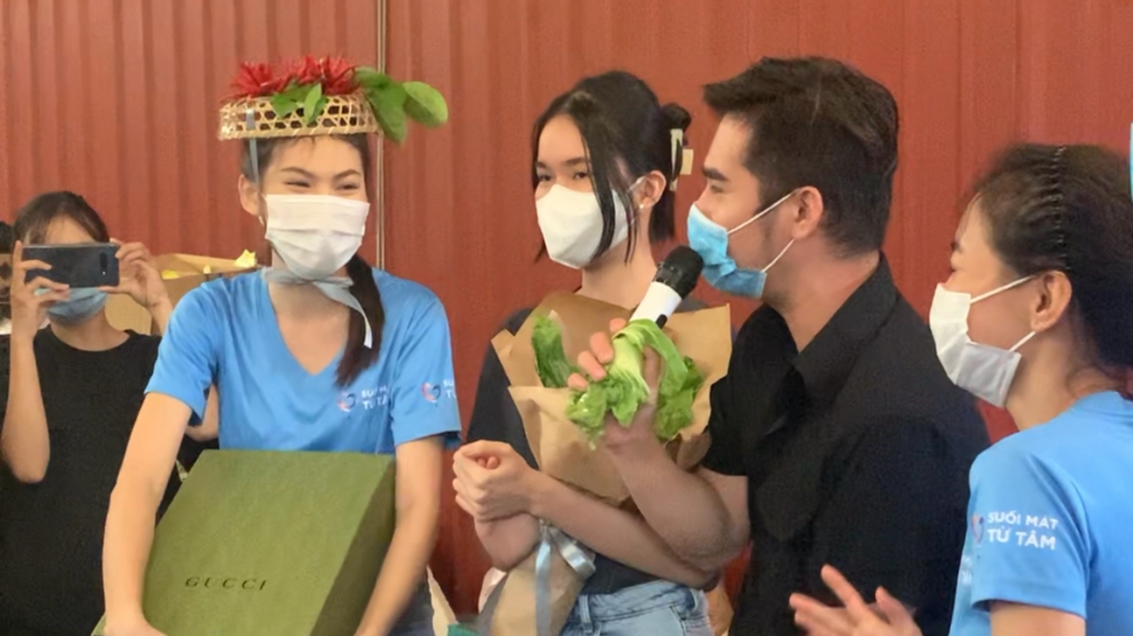 Tin tức giải trí mới nhất ngày 31/7: Á hậu Ngọc Thảo được mừng sinh nhật bằng tỏi, rau xanh
