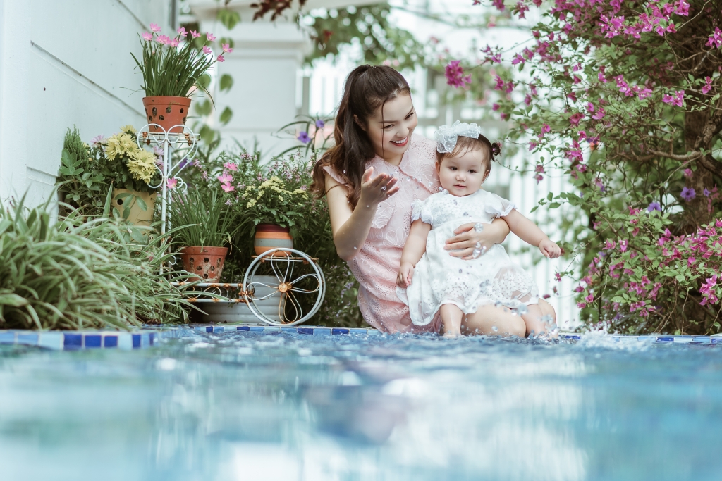 MV đặc biệt ghi lại cuộc sống đời thường của gia đình Nguyễn Ngọc Anh mừng thôi nôi con gái nhỏ