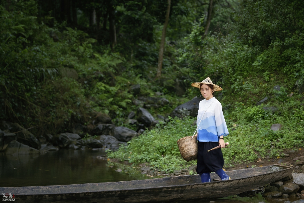 Cảnh sống bình yên, thơ mộng nơi núi rừng của Hoa Trần trong MV cover nhạc phim Tây Du Ký