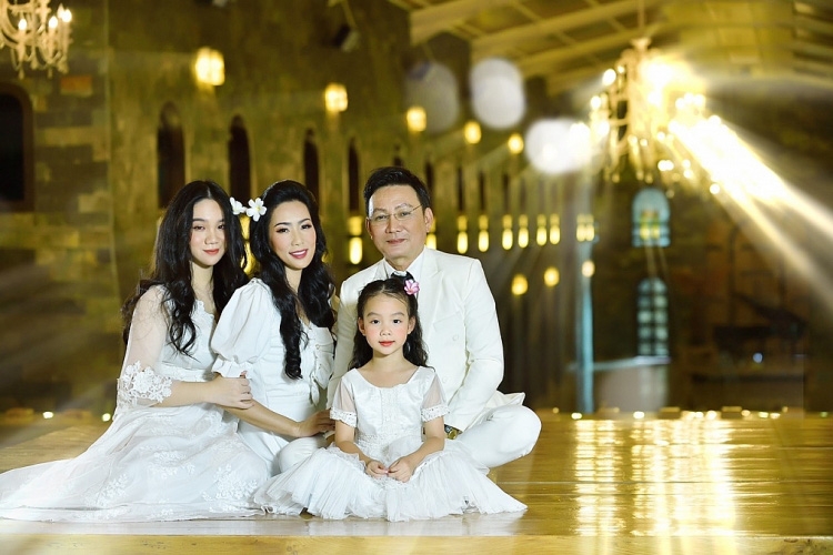Tin tức giải trí mới nhất ngày 26/9: Trịnh Kim Chi đăng ảnh cưới và thu âm tình khúc với chồng