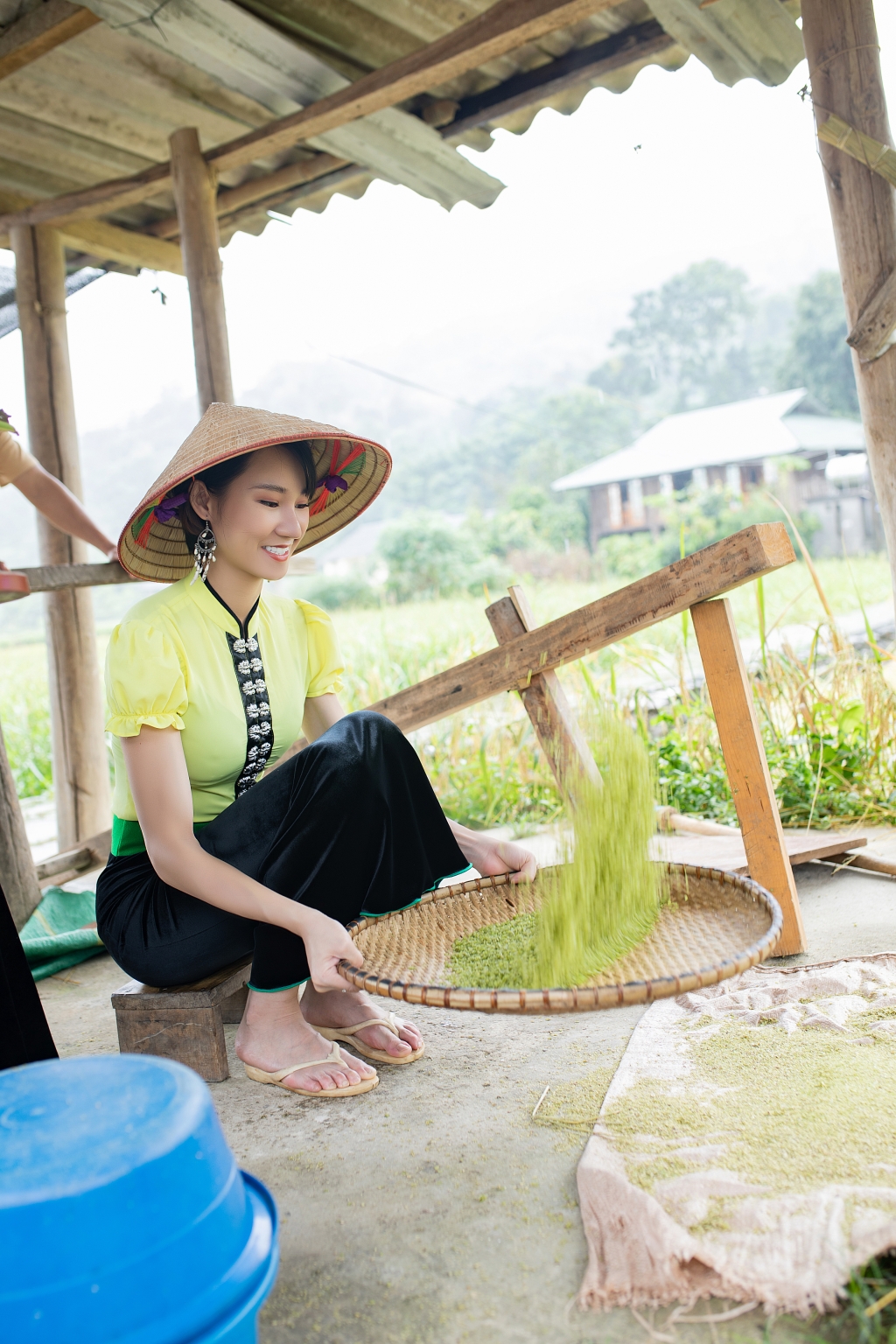 Hoa hậu Du lịch Châu Á Phạm Lan Anh mê đắm vẻ đẹp mùa thu Mù Cang Chải