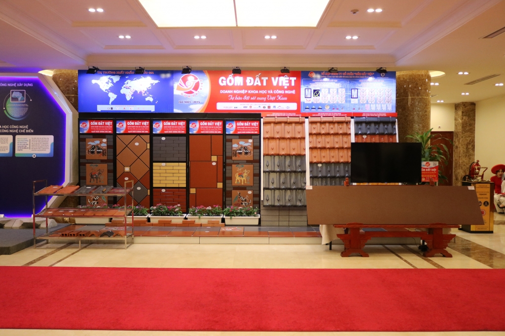 Các sản phẩm của Gốm Đất Việt tại gian trưng bày