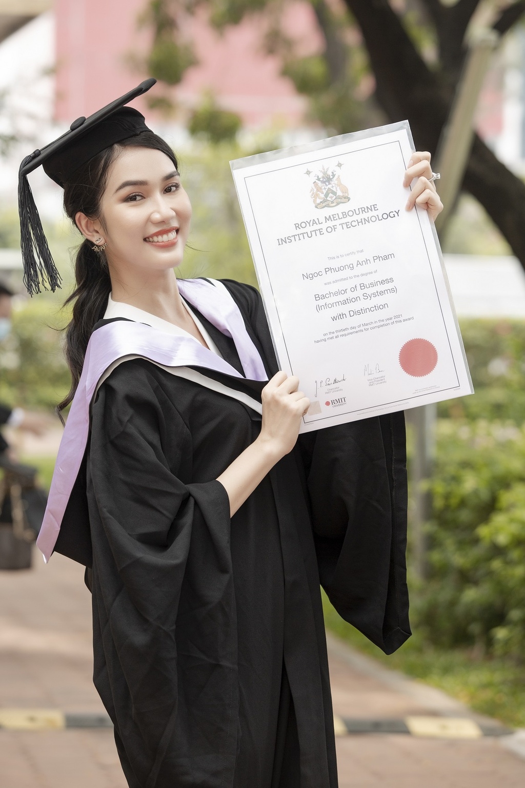 Phương Anh lúc tốt nghiệp Thủ khoa đại học