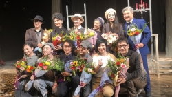 Đạo diễn Nhật Bản Tsuyoshi Sugiyama là là đạo diễn sân khấu - cố vấn nghệ thuật của Nhà hát Tuổi trẻ