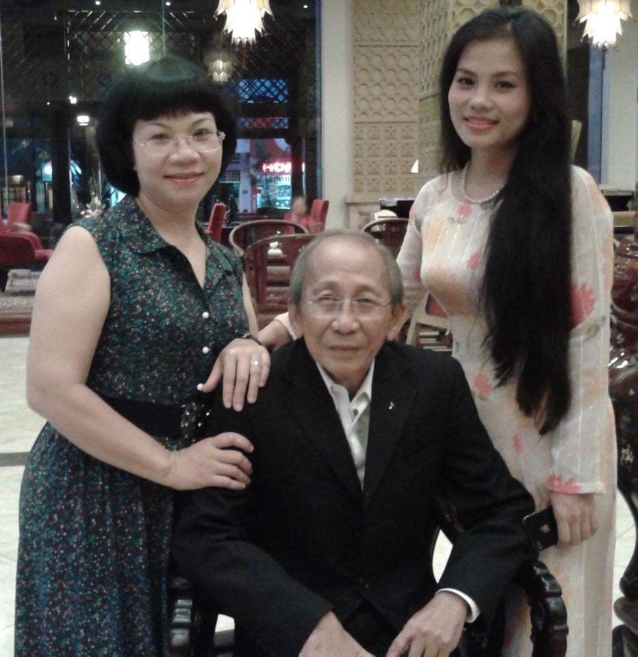 Hồng Hải cùng nhạc sĩ Nguyễn Ánh 9 và Nhạc trưởng Huỳnh Hoàng Điệp (Nhạc viện TP HCM) trong chuyến lưu diễn tại Huế 2014