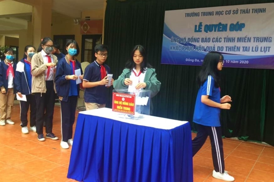 Các bạn học sinh tại Hà Nội cũng tích cực ủng hộ vùng lũ