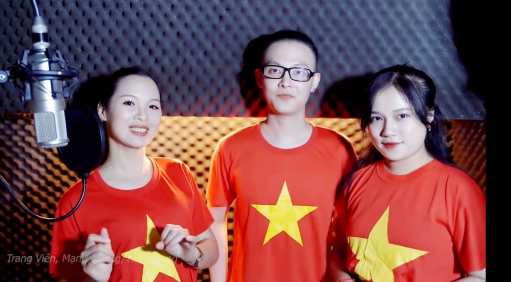 Từ trái qua: Trang Viên, Mạnh Cường, Kim Chung