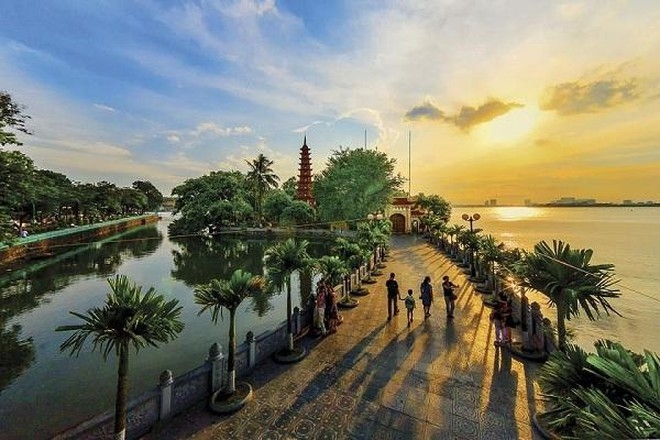 Chùa Trấn Quốc là địa điểm du lịch nổi tiếng được đông đảo du khách nước ngoài ghé thăm khi tới Hà Nội