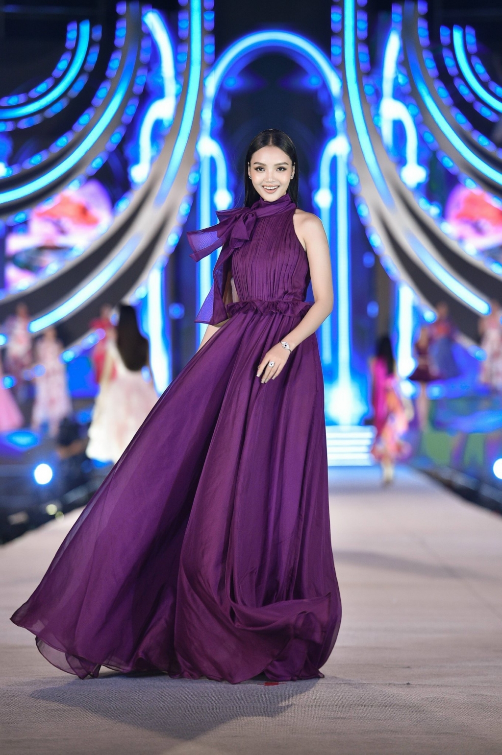 Show thời trang của NEVA làm bùng nổ sân khấu Hoa hậu Việt Nam 2020 tại Vũng Tàu