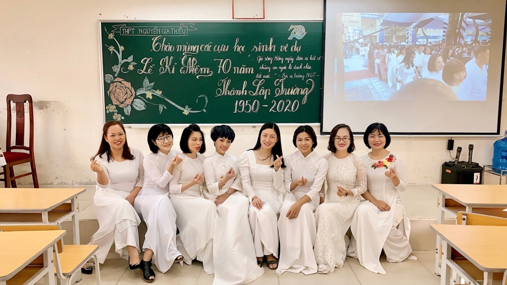 Ca sĩ Ngọc Khuê và những kỉ niệm đầy xúc động với ngôi trường THPT Nguyễn Gia Thiều