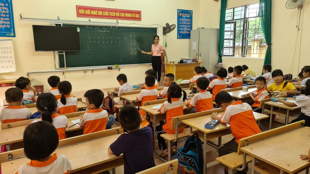 Từ khi áp dụng bộ quy tắc ứng xử trong trường học tại Hà Nội đã có những thay đổi đáng kể về văn hóa ứng xử ở thầy cô và học sinh cũng như các bậc phụ huynh