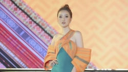 Hoa hậu Khánh Ngân rực rỡ với thổ cẩm Việt