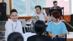 Tin tức giải trí mới nhất ngày 26/11: Hà Trần tập nhạc để chuẩn bị song ca với Tùng Dương