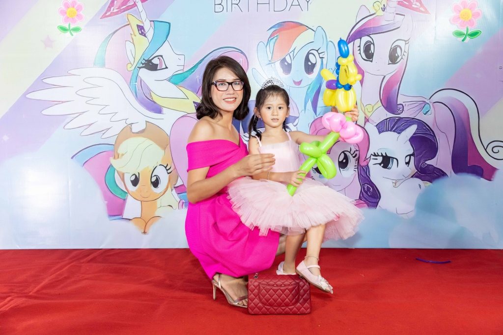 Trang Trần trong sinh nhật con gái Kiến Lửa