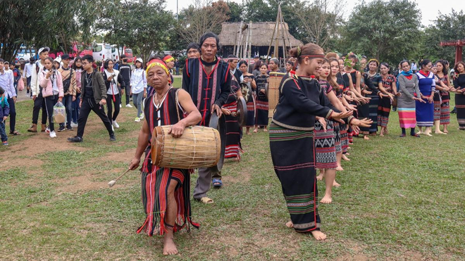 Một hoạt động giao lưu cộng đồng tại Làng Văn hóa - Du lịch các dân tộc Việt Nam