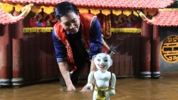 Nghệ sĩ Phan Thanh Liêm cùng Á hậu Thúy Vân bàn về giữ gìn múa rối nước