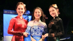 NTK Vũ Thảo Giang đem áo dài di sản giới thiệu với bạn bè ASEAN