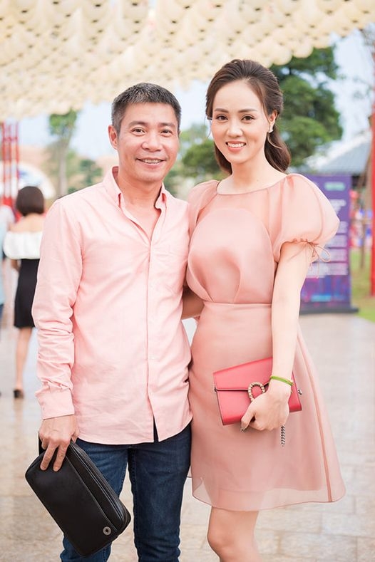 Tin tức giải trí mới nhất ngày 15/12: NSND Công Lý sắp cưới bạn gái kém 15 tuổi là phóng viên
