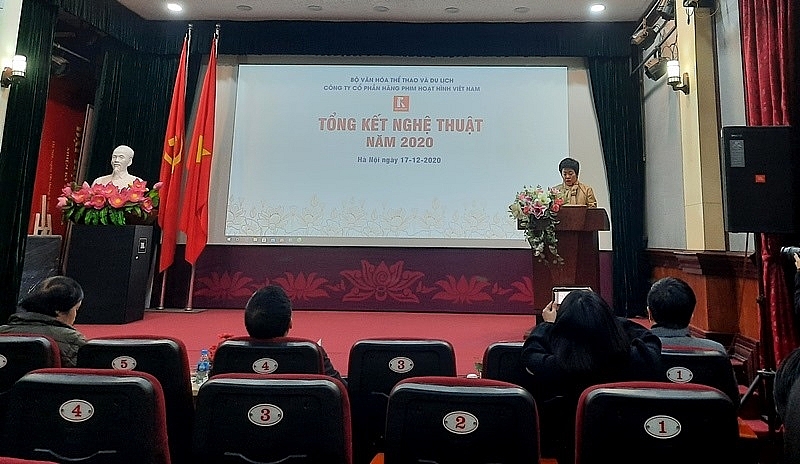 Bà Trần Thị Thu Hiền – Chủ tịch HĐQT Hãng phim Hoạt hình Việt Nam phát biểu tại lễ Tổng kết
