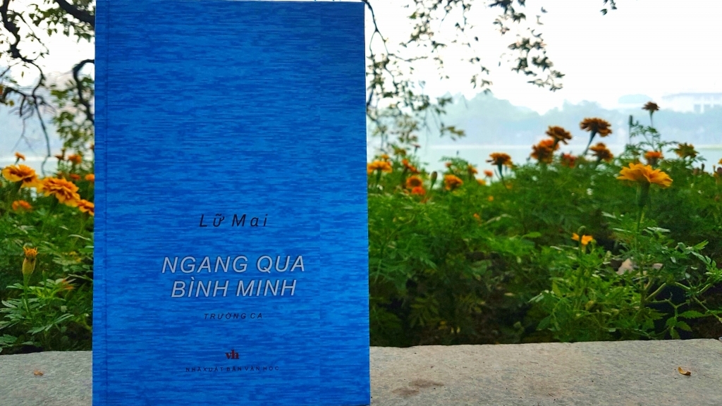 Ra mắt trường ca về người lính biển "Ngang qua bình minh" của Lữ Thị Mai