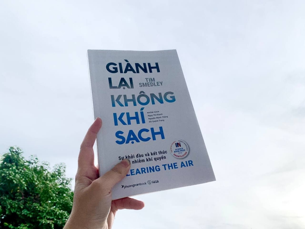 Ra mắt cuốn sách 