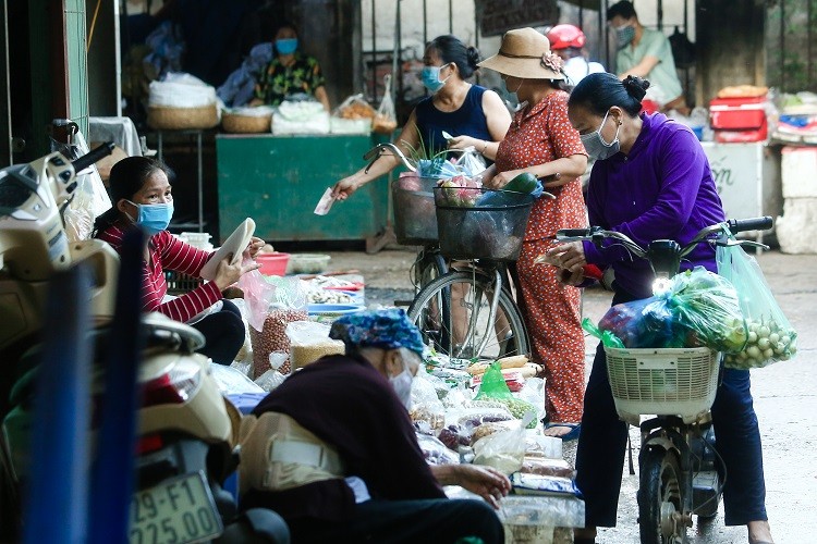 Chợ búa là nơi bán mua nhưng cũng có thể mang đến những niềm vui từ những hành động nhỏ (Ảnh minh họa)