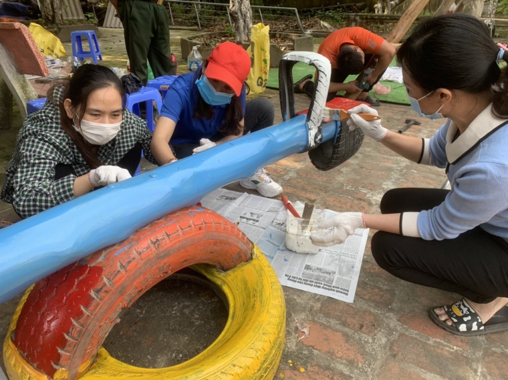 Sân chơi được làm từ vật liệu tái sử dụng