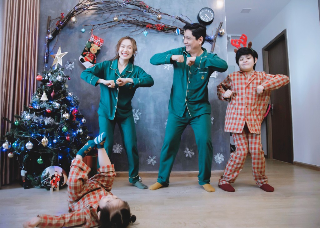 Gia đình Thanh Thuý mở tiệc ngủ đêm Giáng sinh cùng xem tập 1 “OLA cô Thuý”