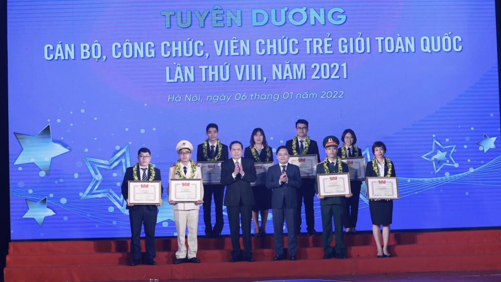 Năm 2021 có 41 cán bộ công chức v