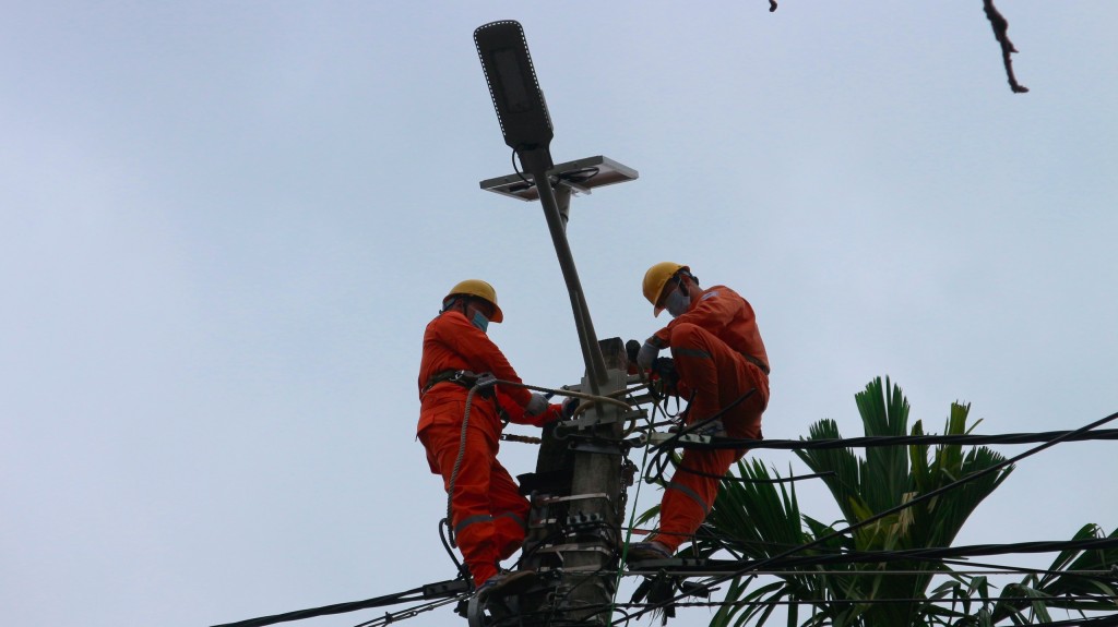 Khánh thành công trình thanh niên lắp đặt “Tuyến đường chiếu sáng bằng năng lượng mặt trời”