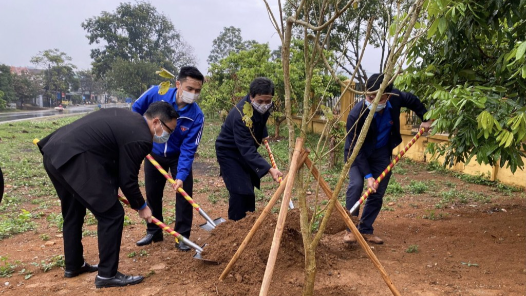 Khởi công xây dựng công trình thanh niên tại Tiểu đoàn căn cứ sân bay Nà Sản