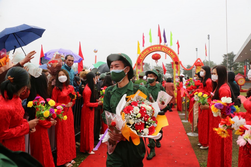 246 thanh niên ưu tú huyện Chương Mỹ lên đường nhập ngũ