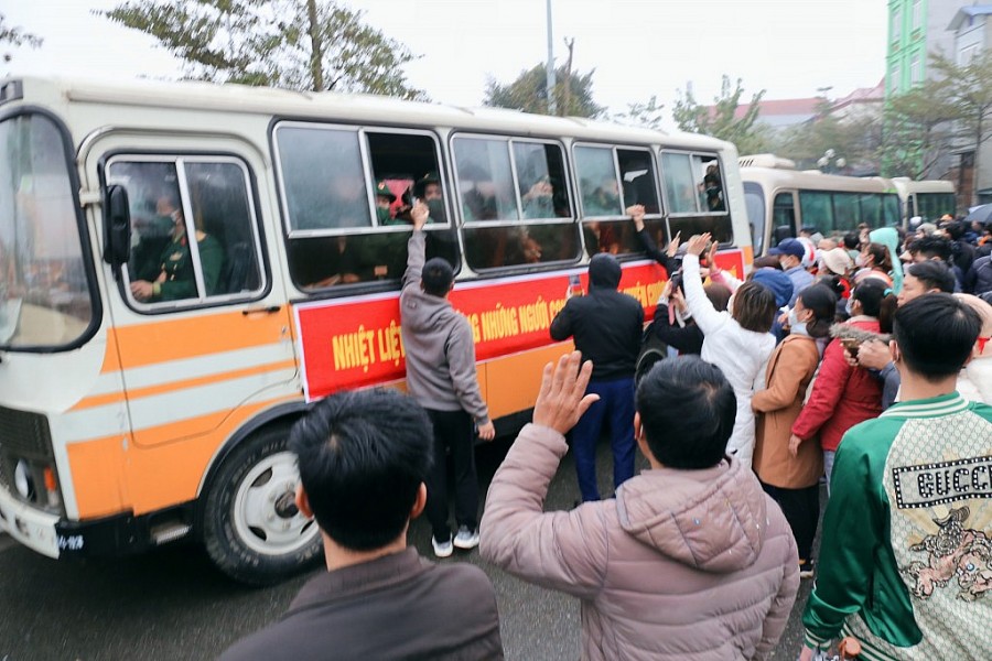 246 thanh niên ưu tú huyện Chương Mỹ lên đường nhập ngũ