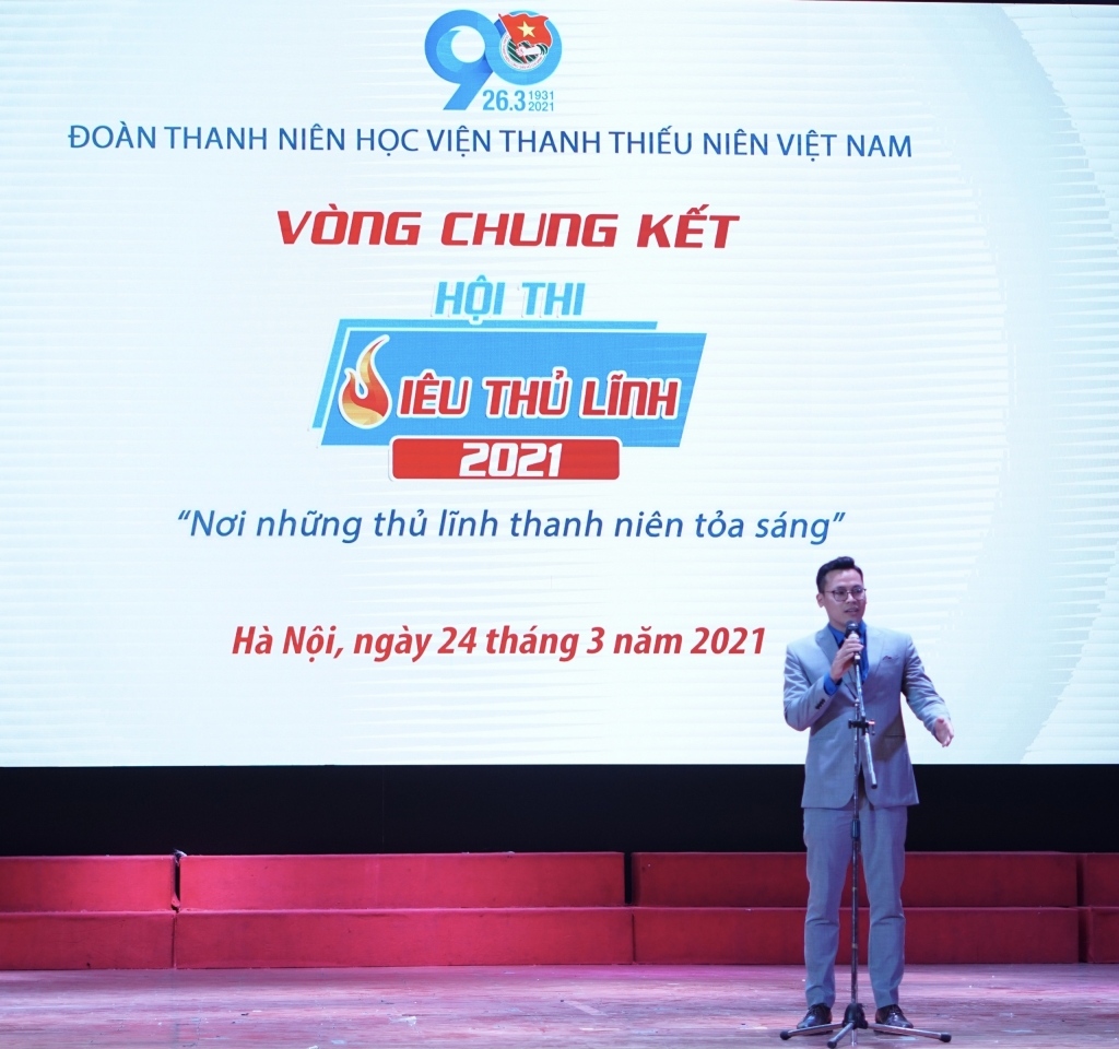 Đồng chí Trương Khải Minh, Bí thư Liên chi đoàn khoa Công tác Thanh niên, Trưởng Ban tổ chức phát biểu khai mạc