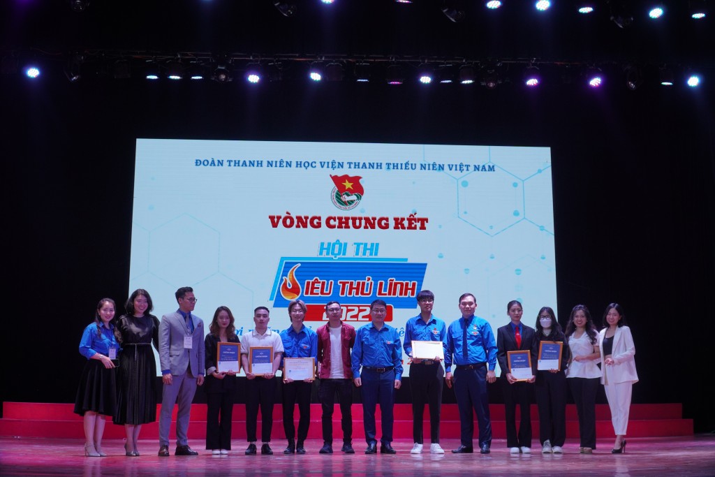 Bùng nổ đêm Chung kết cuộc thi “Siêu thủ lĩnh” trường Đoàn mùa 2 Bùng nổ đêm Chung kết cuộc thi “Siêu thủ lĩnh” trường Đoàn mùa 2