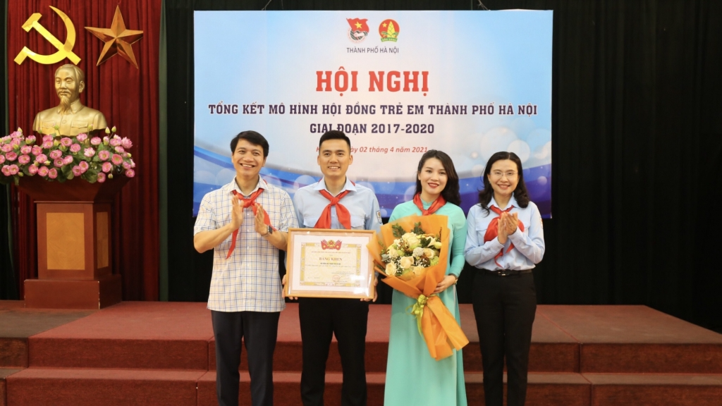 Hội đồng Đội thành phố Hà Nội nhận bằng khen từ Trung ương Đoàn TNCS Hồ Chí Minh
