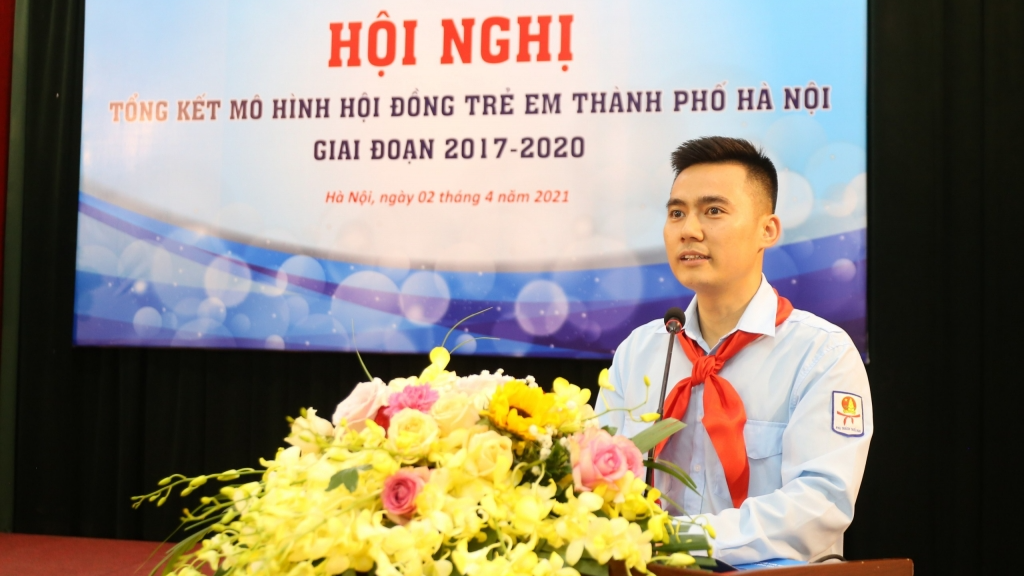 Đồng chí Lý Duy Xuân, Phó Bí thư Thành đoàn, Chủ tịch Hội đồng Đội  thành phố Hà Nội phát biểu tại chương trình