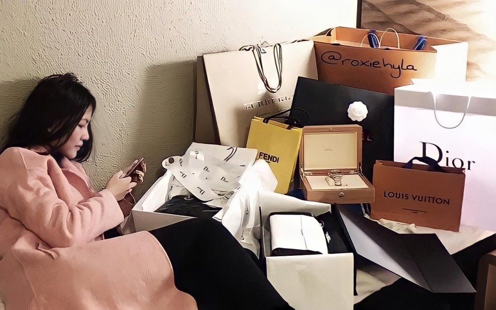 Lối sống “nghèo sang chảnh” của nhiều người trẻ hiện đại