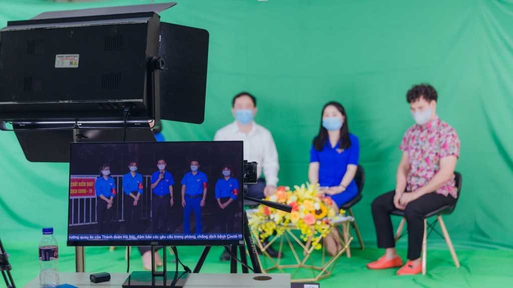 Công nghệ trường quay ảo được sử dụng trong chương trình Talkshow “Cử tri trẻ Thủ đô: Bầu cử trách nhiệm - Chống dịch toàn diện” tại Thành đoàn Hà Nội