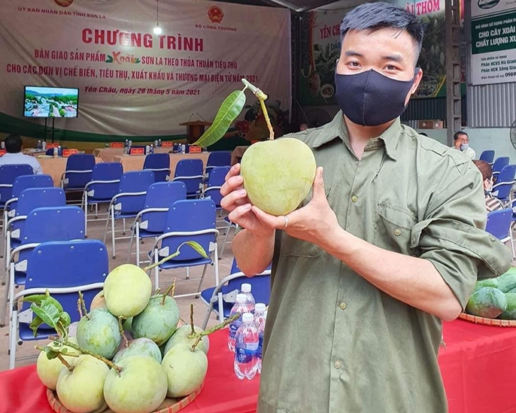 Quang Vinh luôn tích cực tham gia các hoạt động thiện nguyện, giúp đỡ bà con tiêu thụ nông sản