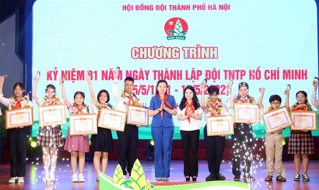 Thiếu nhi Thủ đô kỷ niệm 81 năm Ngày thành lập Đội