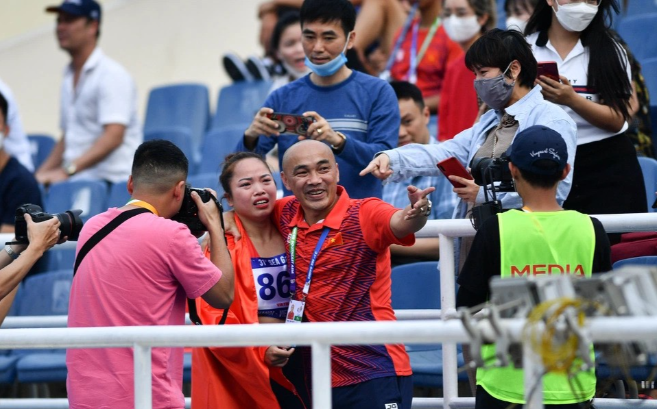 Cô gái dân tộc Thái lập kỳ tích lịch sử cho điền kinh Việt Nam tại SEA Games 31