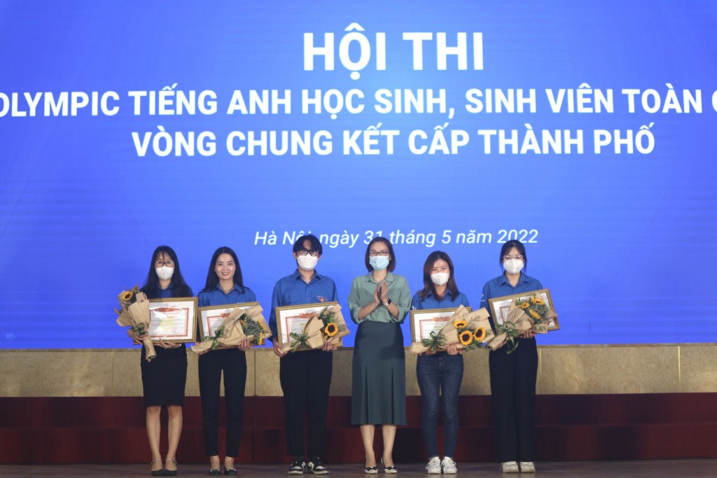 Học sinh, sinh viên Thủ đô cùng nhau tranh tài tại olympic tiếng Anh