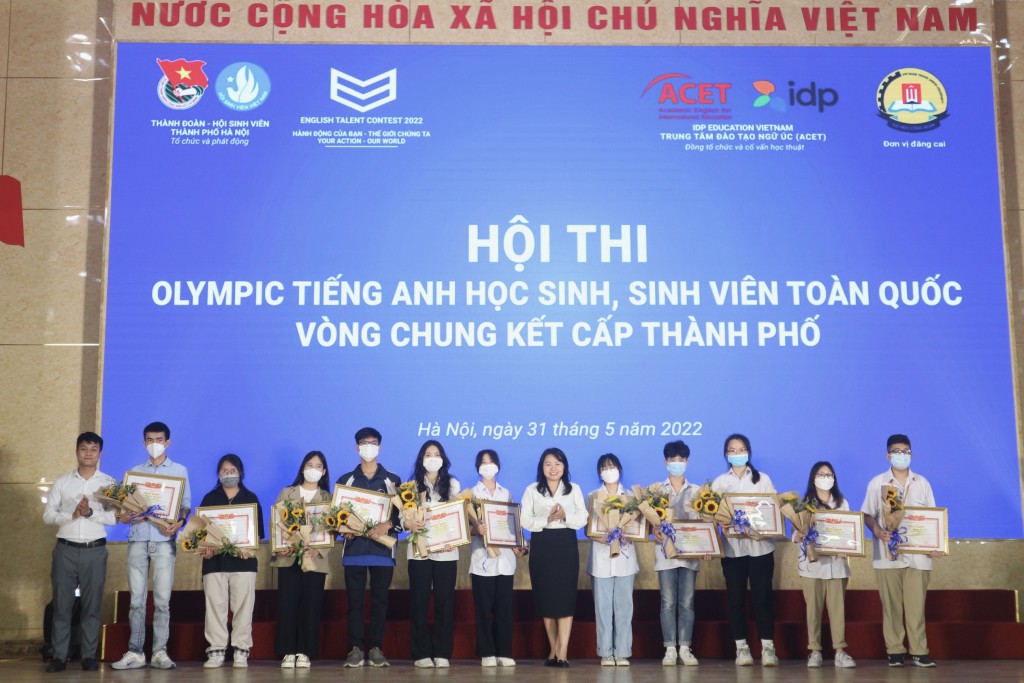 Học sinh, sinh viên Thủ đô cùng nhau tranh tài tại olympic tiếng Anh