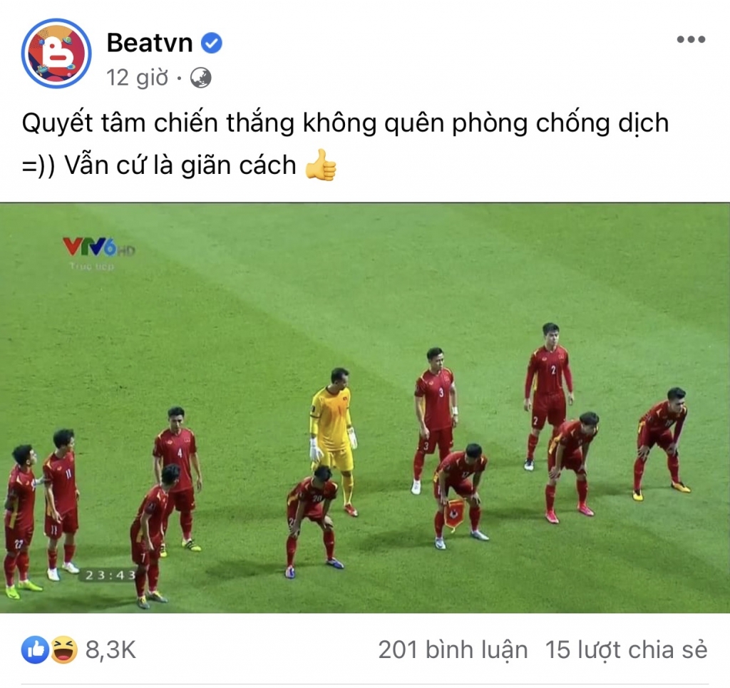 Đội tuyển bóng đá Việt Nam chụp ảnh theo phong cách phòng chống dịch