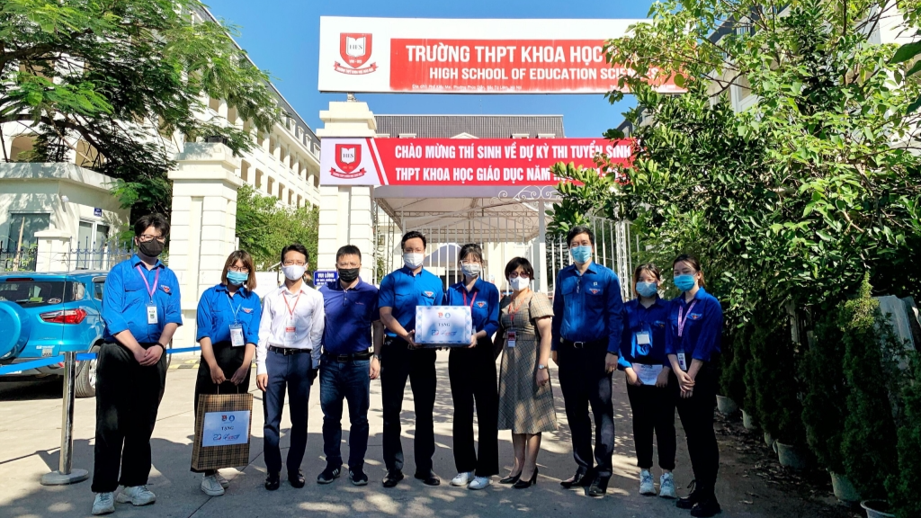 Thành đoàn Hà Nội thăm và tặng đội hình thanh niên tình nguyện số tham gua tiếp sức mùa thi 2021 của trường Đại học Quốc Gia Thành đoàn Hà Nội thăm và tặng đội hình thanh niên tình nguyện số tham gua tiếp sức mùa thi 2021 của trường Đại học Quốc Gia