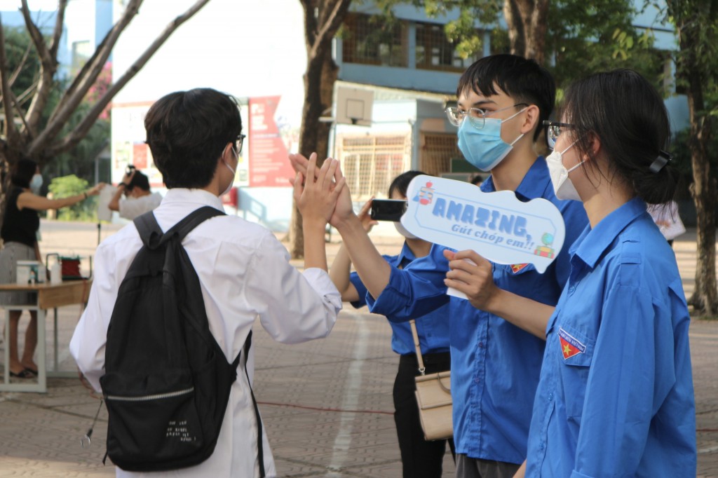 Cầu nối, điểm tựa cho phụ huynh và học sinh để kỳ thi diễn ra thành công