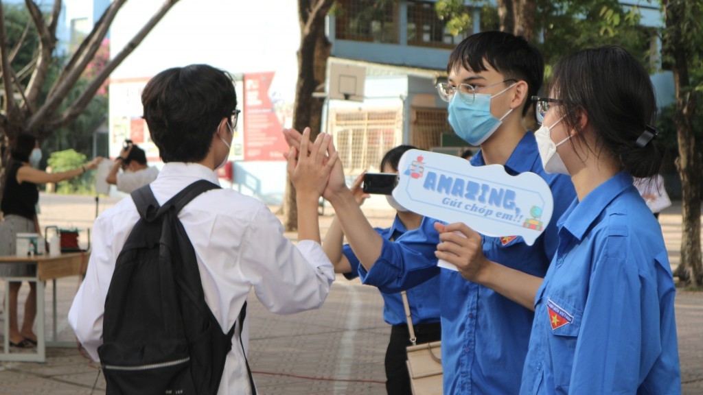 Cầu nối, điểm tựa cho phụ huynh và học sinh để kỳ thi diễn ra thành công