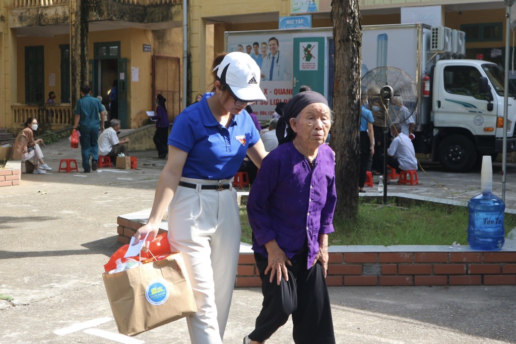 Ra quân Chiến dịch “Kỳ nghỉ hồng”, “Hành quân xanh” của bạn trẻ Thủ đô