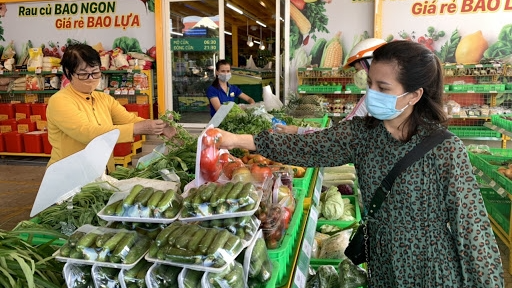 Giới trẻ Sài Gòn chia sẻ cách mua sắm an toàn trong mùa dịch